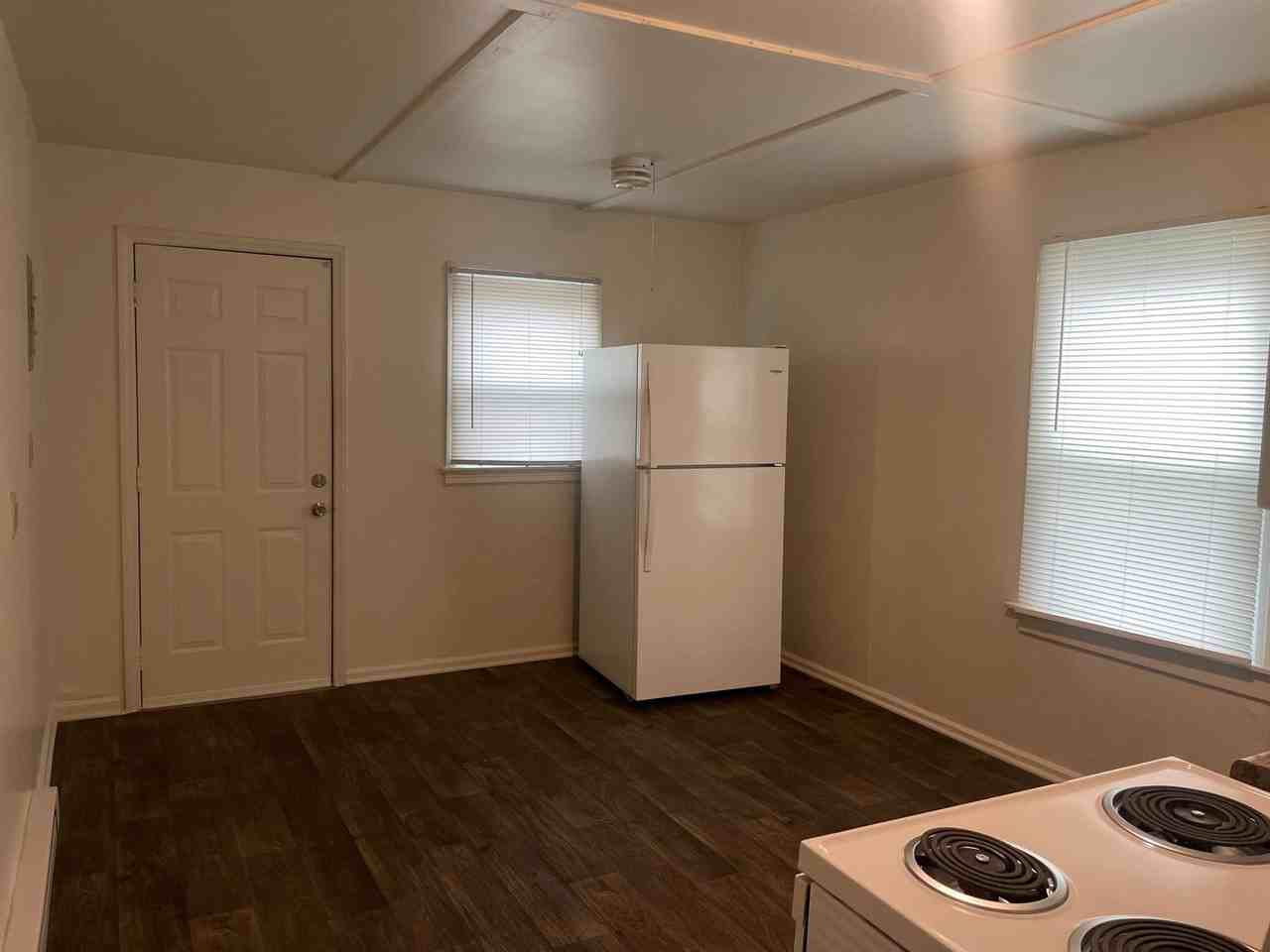 1515 Sloan St - Photo 7 of 13