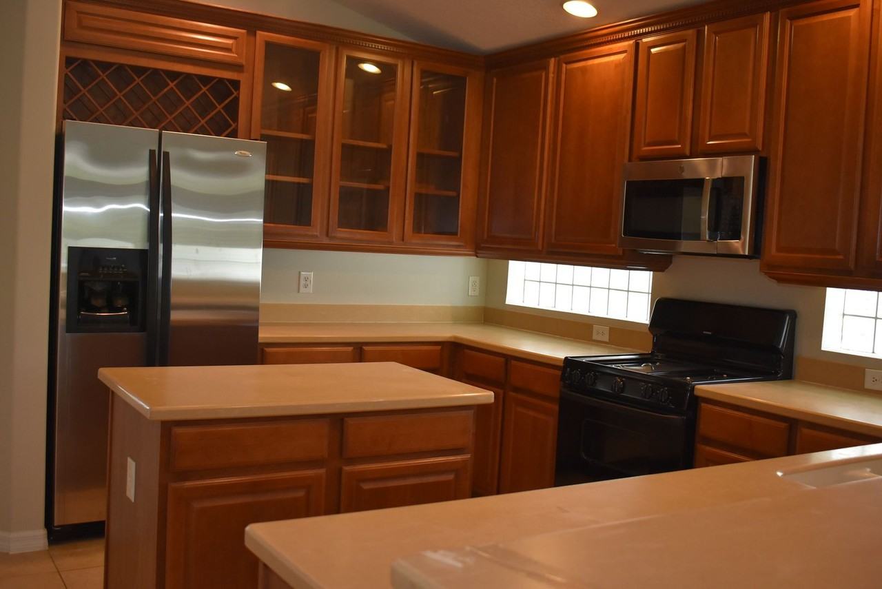 2415 Sabastian St - Photo 6 of 40
