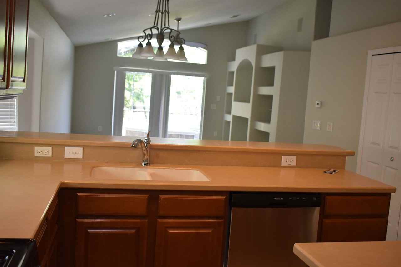 2415 Sabastian St - Photo 7 of 40