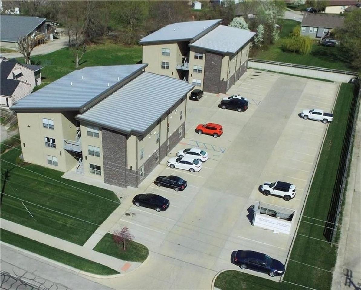 825 S Maguire St. - Photo 4 of 25