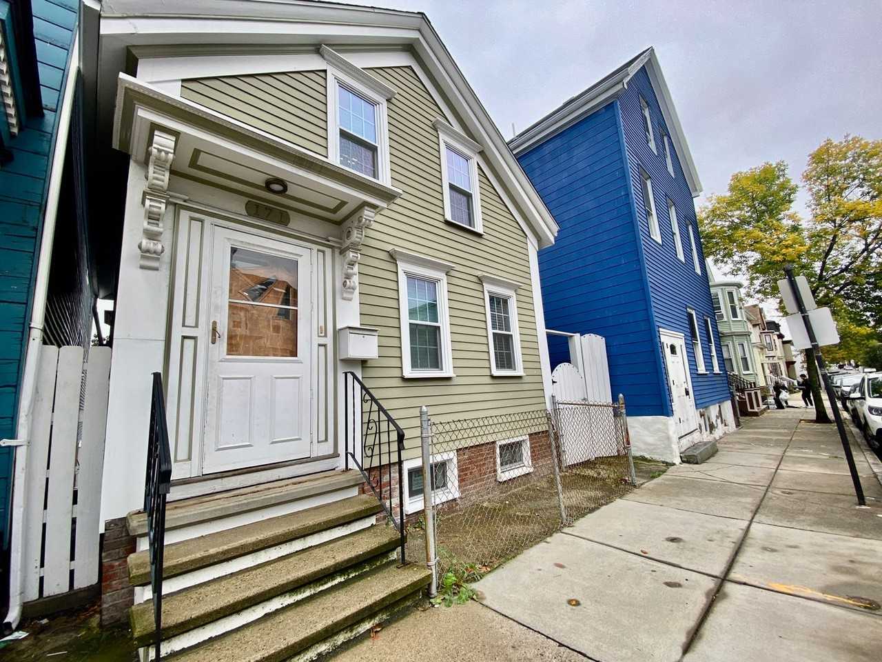 171 Lexington St - Photo 3 of 23