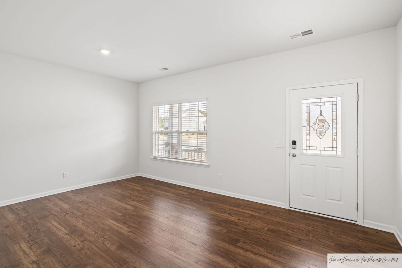 568 Stone Hollow Dr - Photo 3 of 37