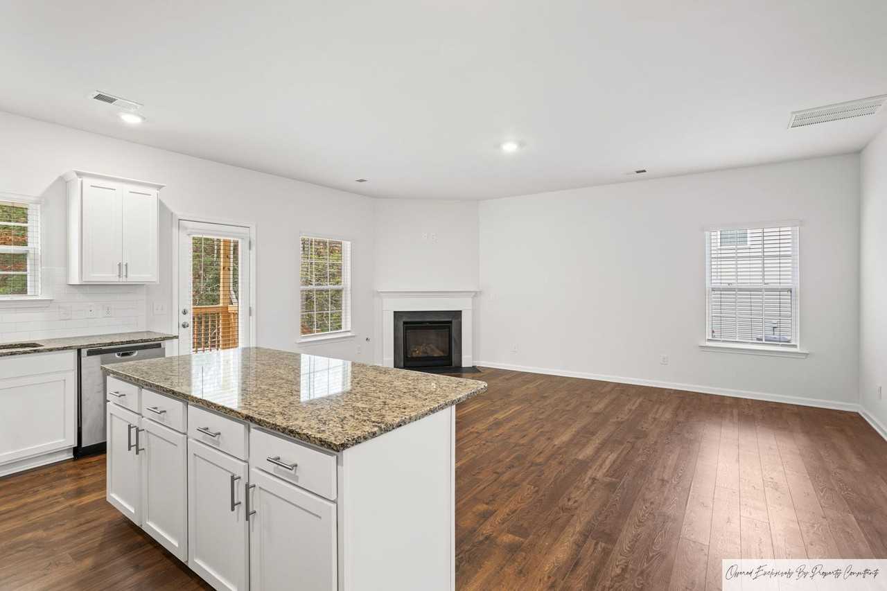 568 Stone Hollow Dr - Photo 7 of 37