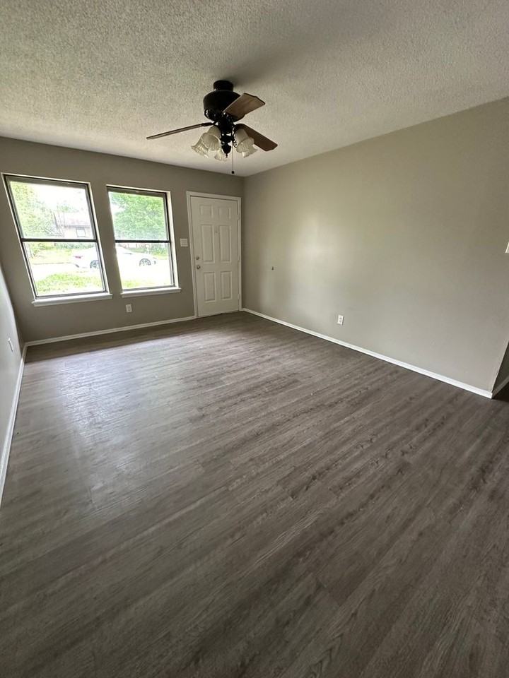 320 S 41st St - Photo 2 of 10