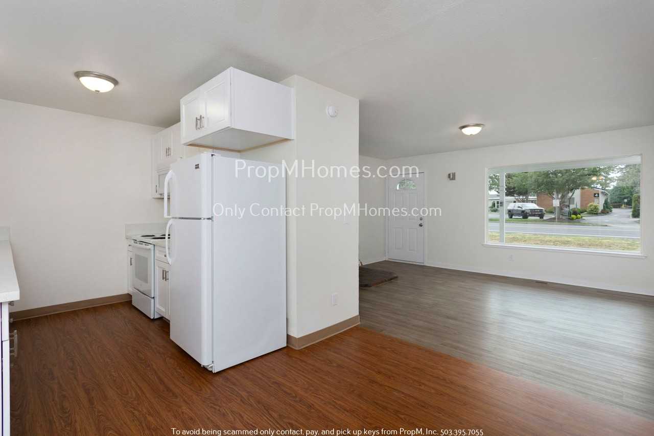 13400 Sw Walker Rd - Photo 4 of 21