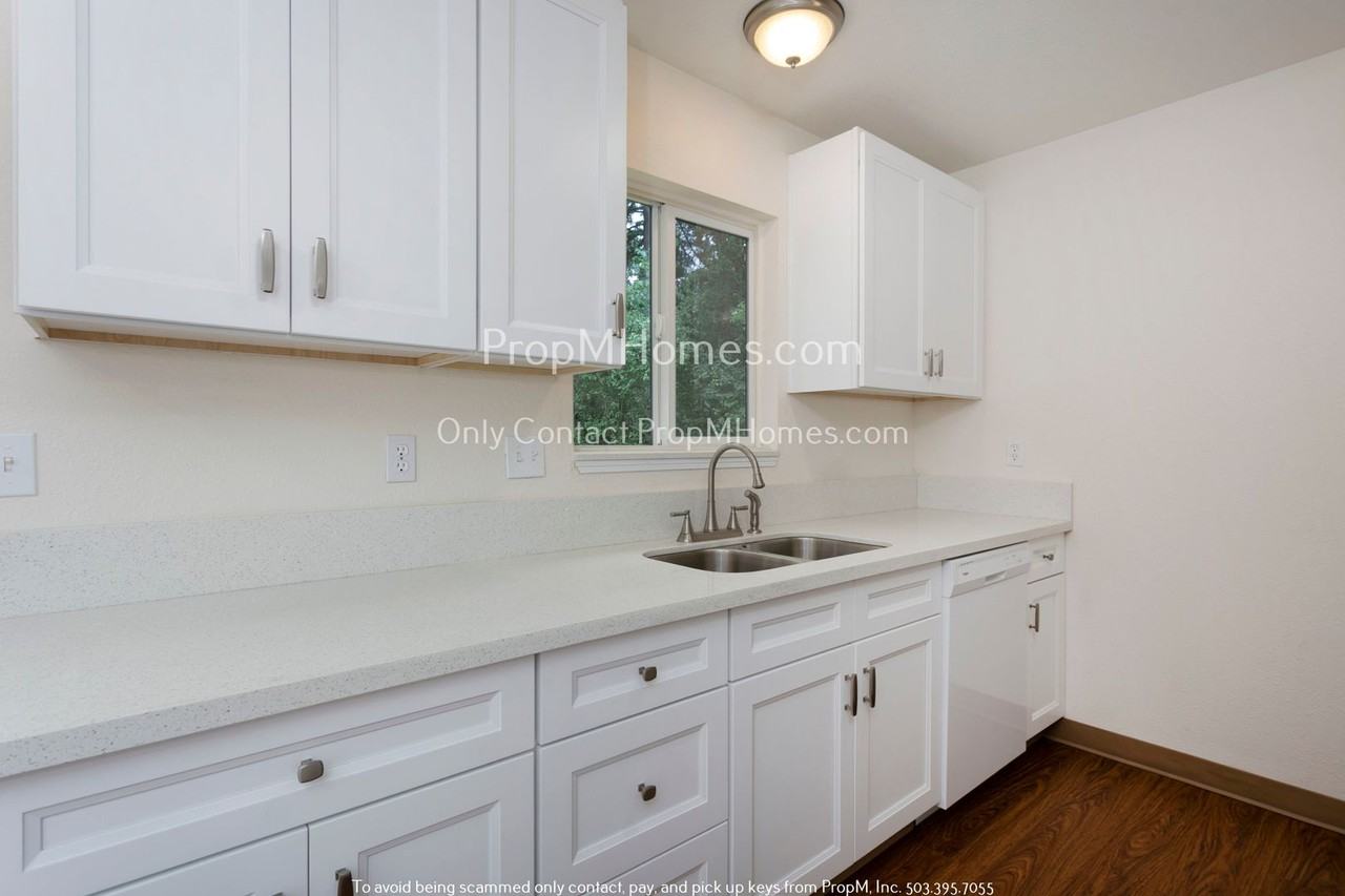 13400 Sw Walker Rd - Photo 6 of 21