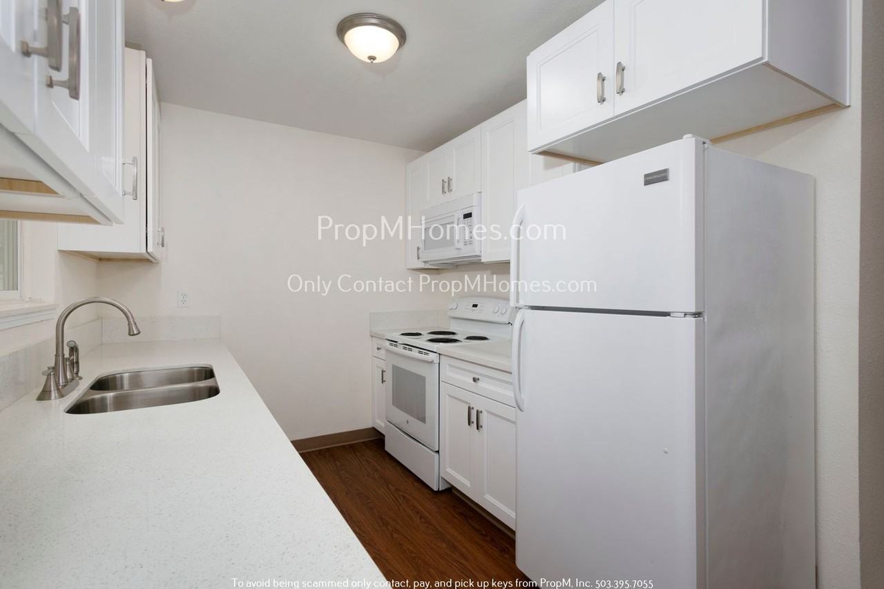 13400 Sw Walker Rd - Photo 5 of 21