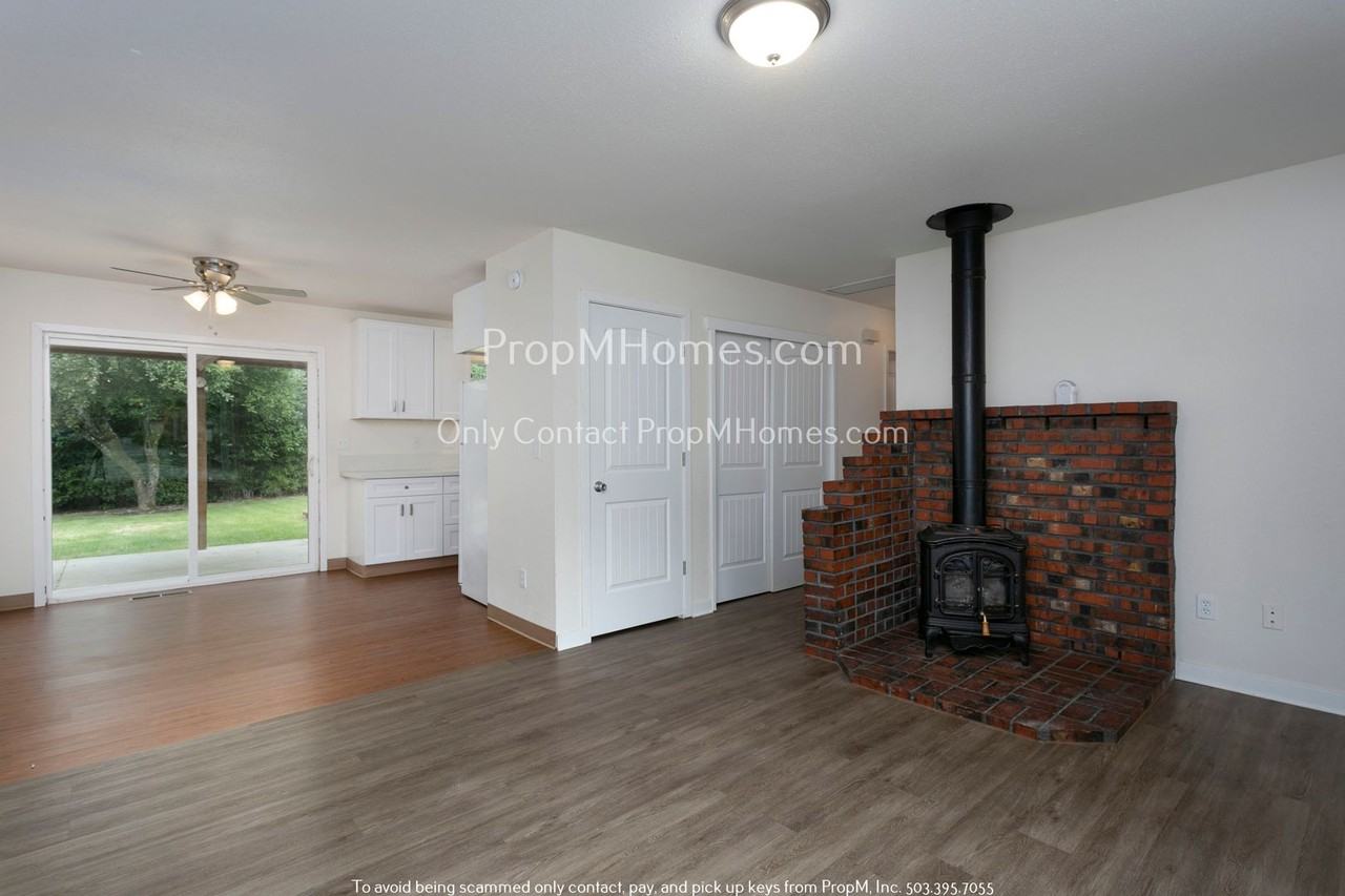 13400 Sw Walker Rd - Photo 3 of 21