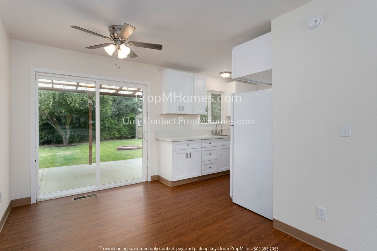 13400 Sw Walker Rd - Photo 7 of 21