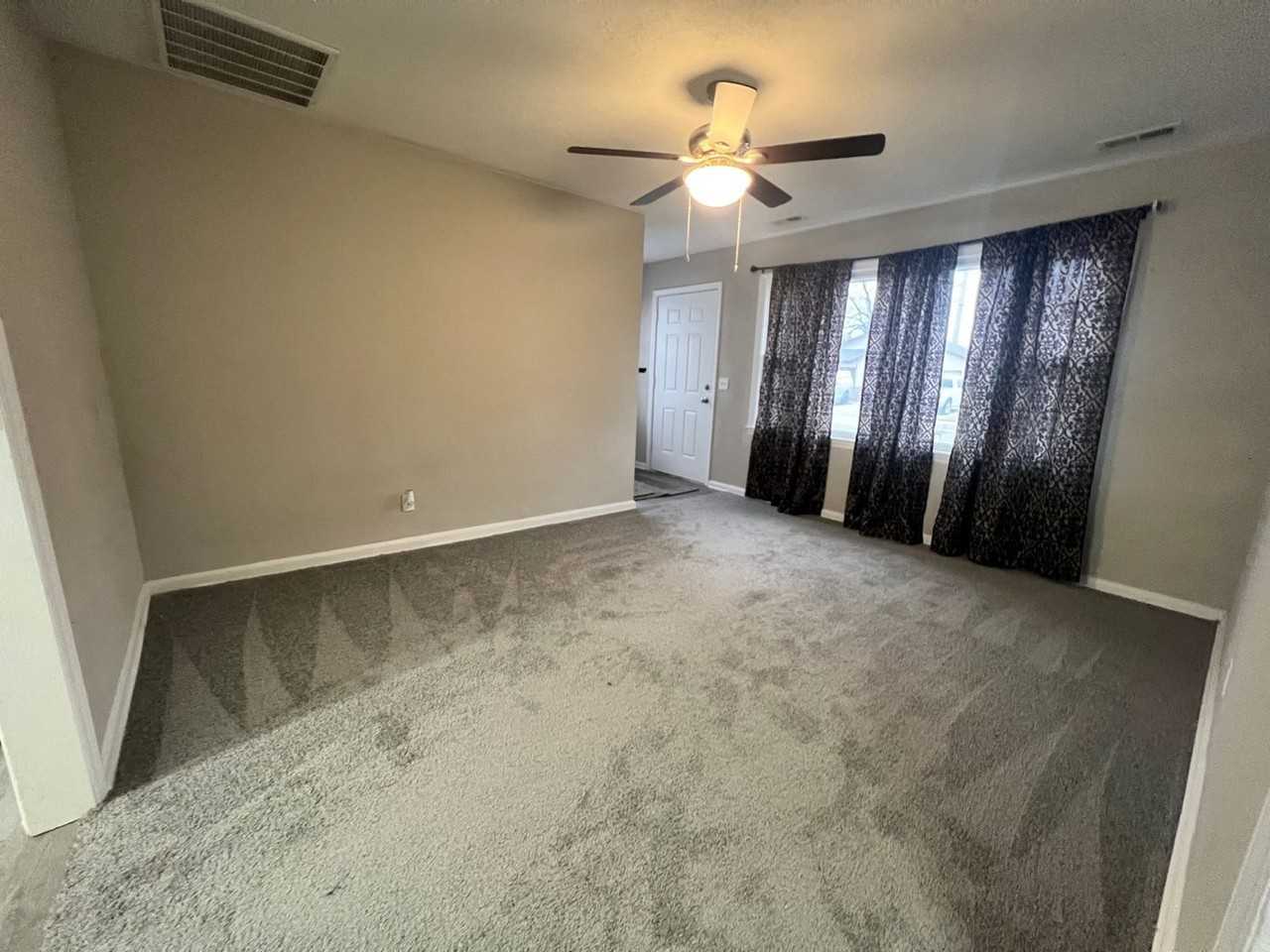 1147 N Poplar Ave - Photo 2 of 11