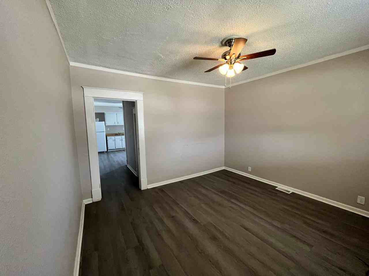 429 R St - Photo 2 of 10