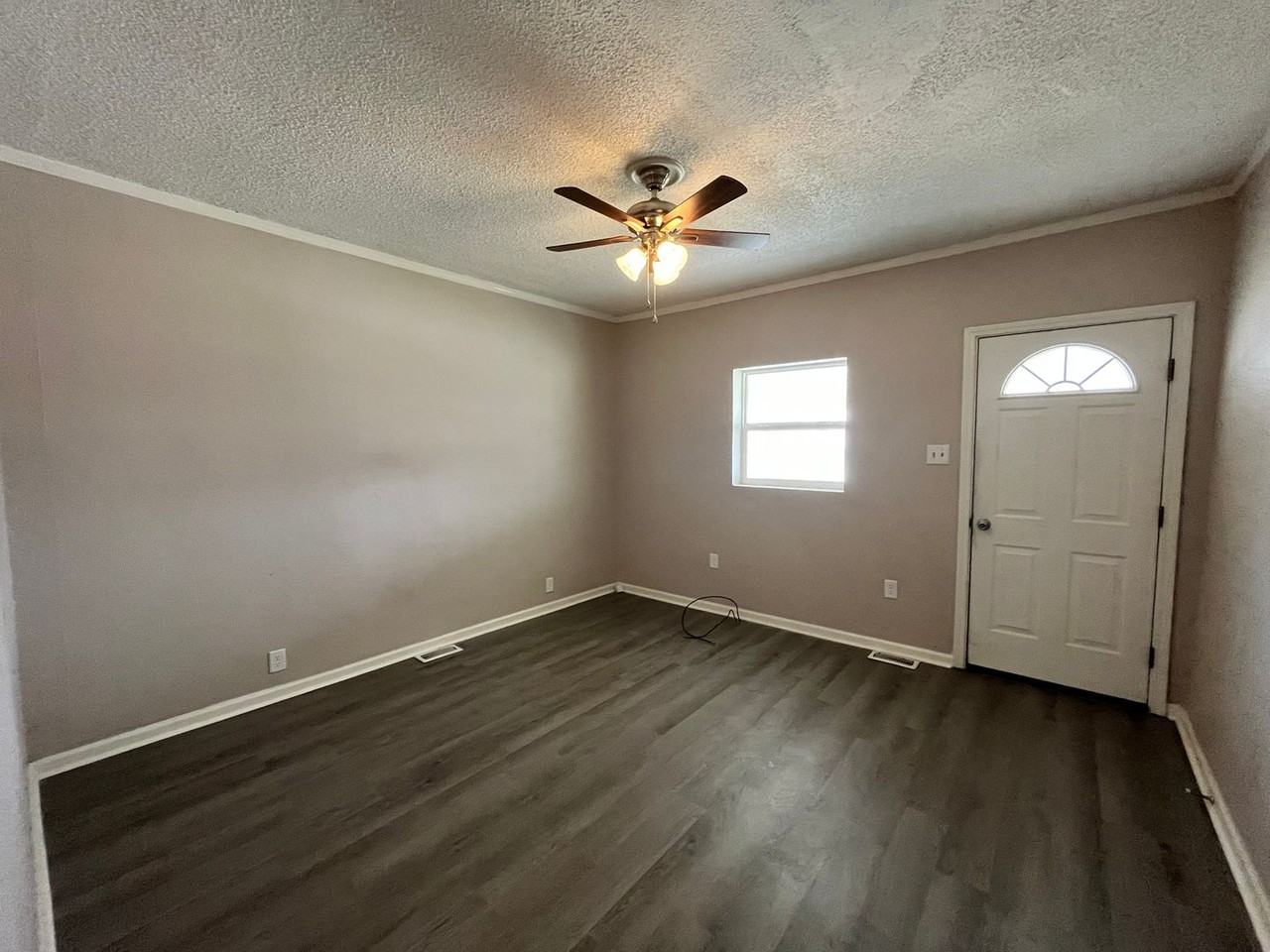 429 R St - Photo 3 of 10