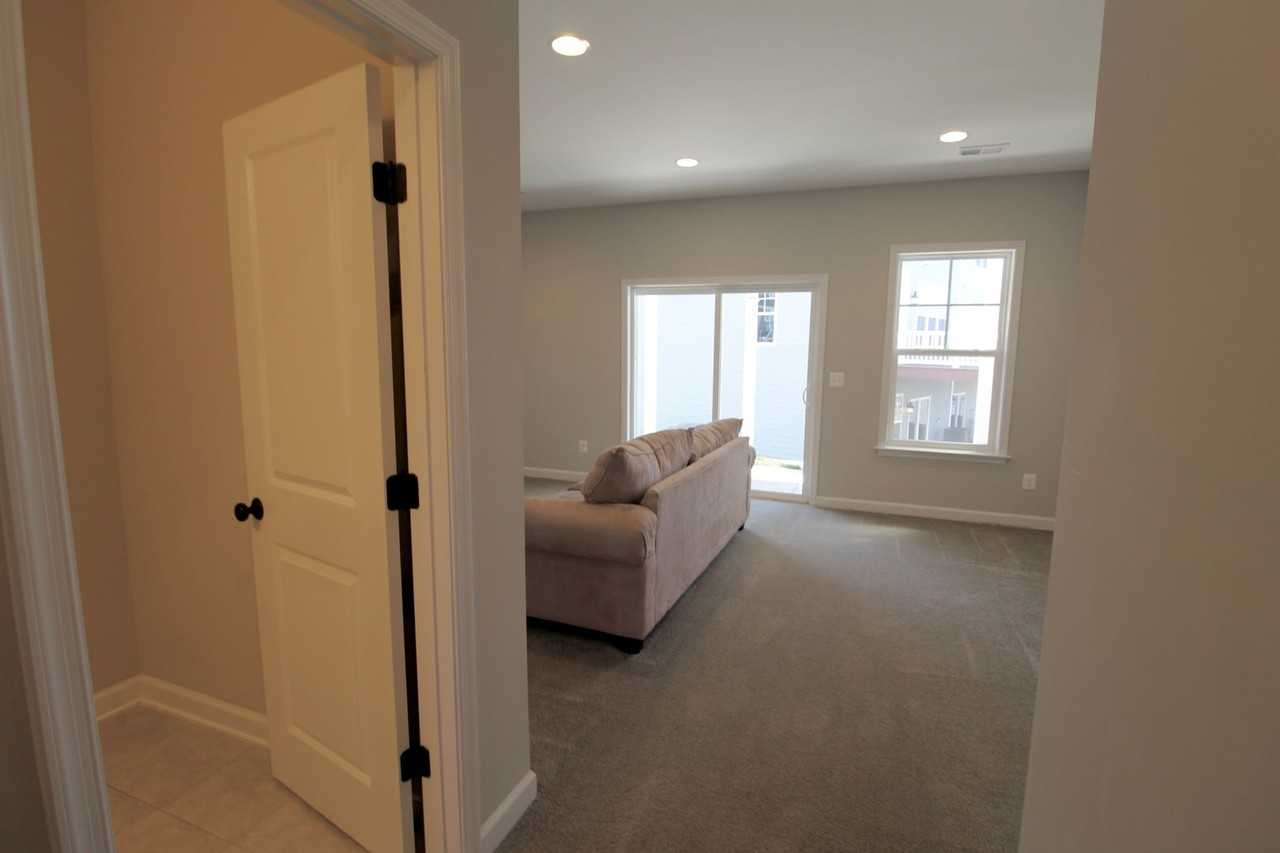 3398 Monterey Dr - Photo 3 of 33