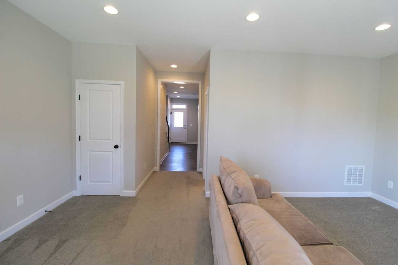 3398 Monterey Dr - Photo 6 of 33