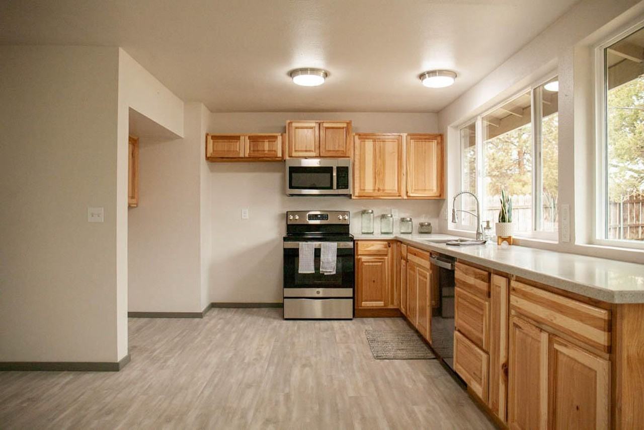 31679 Klamath St - Photo 2 of 15