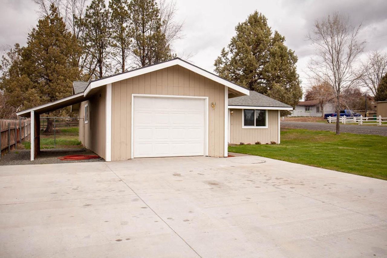 31679 Klamath St - Photo 3 of 15