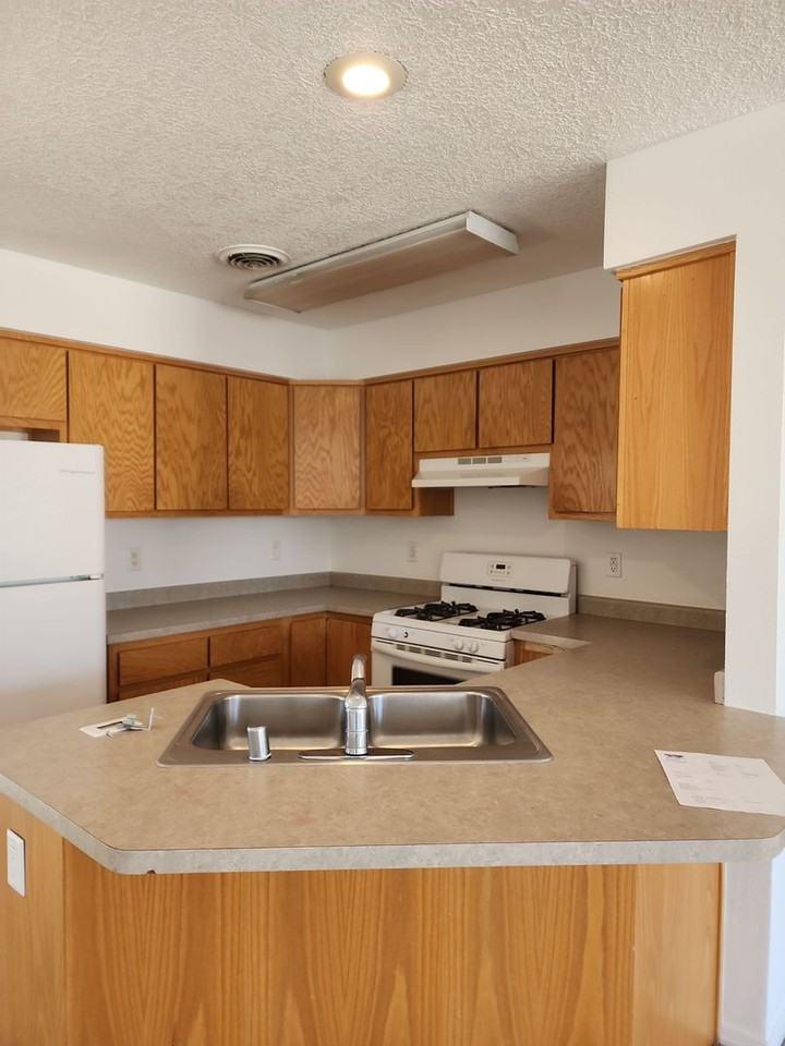 1413 Elizabeth St - Photo 3 of 15