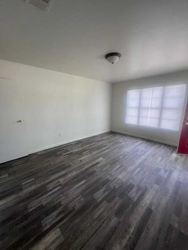 3520 Pine Ave - Photo 2 of 12