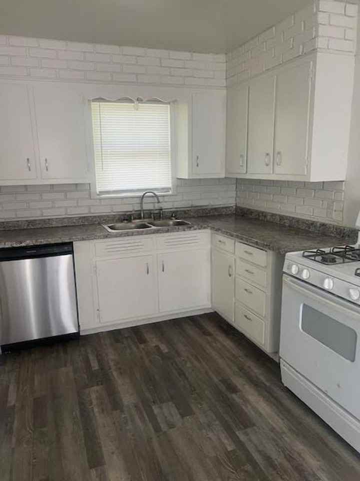 3520 Pine Ave - Photo 3 of 12