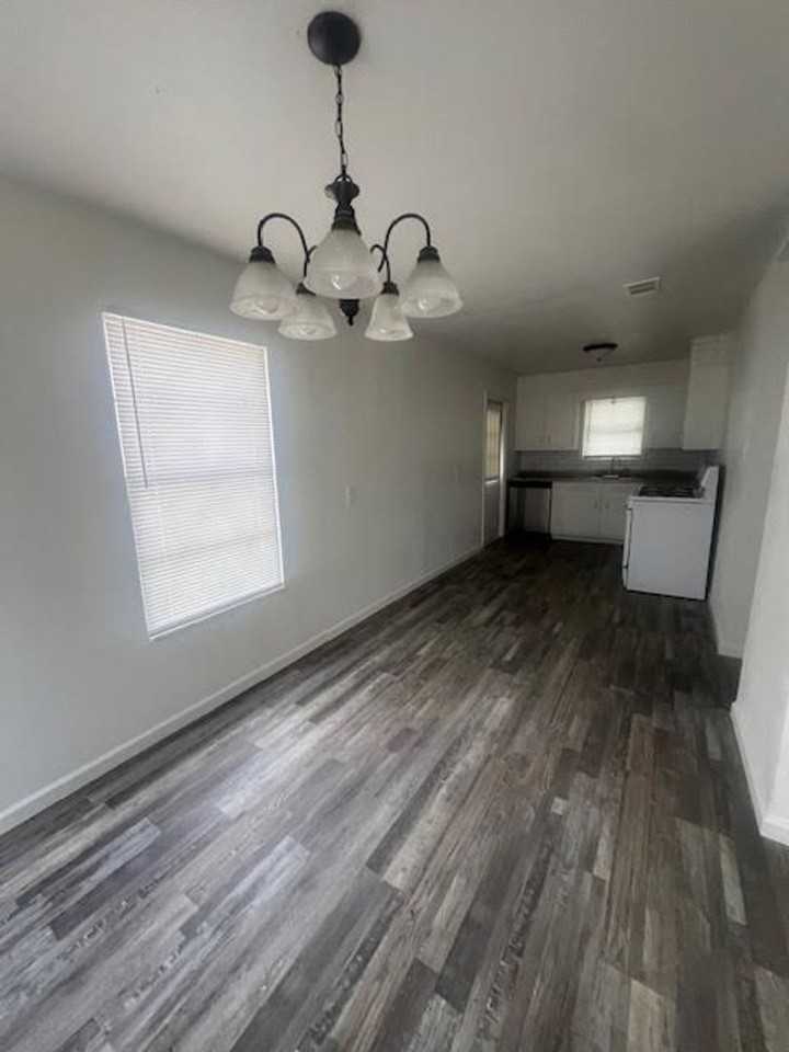 3520 Pine Ave - Photo 4 of 12