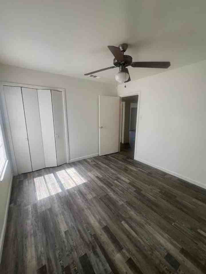 3520 Pine Ave - Photo 7 of 12