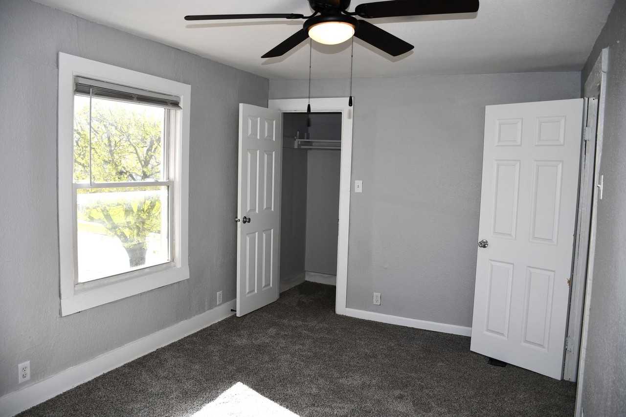 1505 Saint Marys Ave - Photo 5 of 50