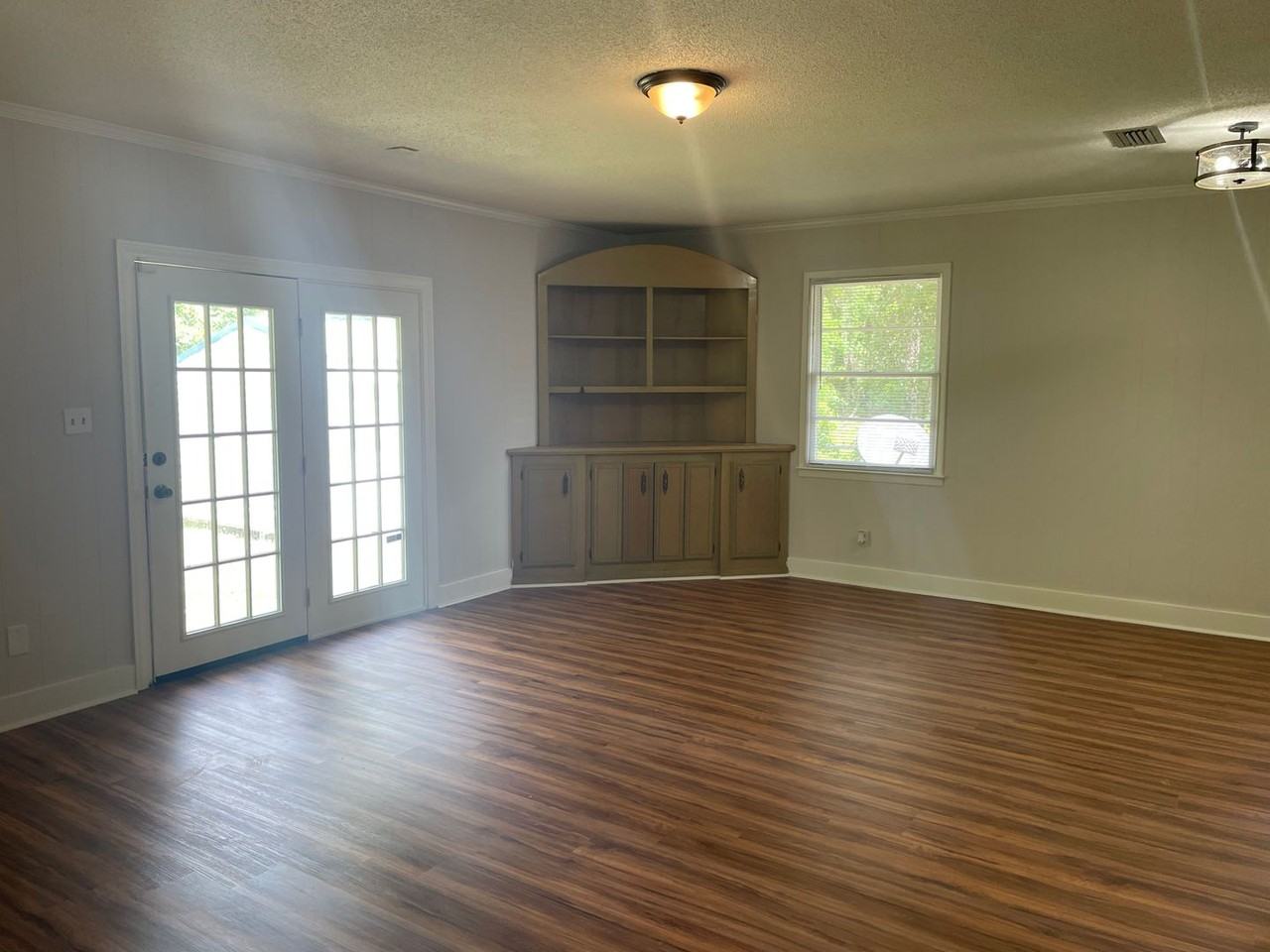 906 Bunche Dr - Photo 3 of 14