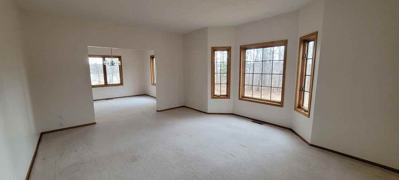 3615 Riverside Dr Ne - Photo 2 of 30