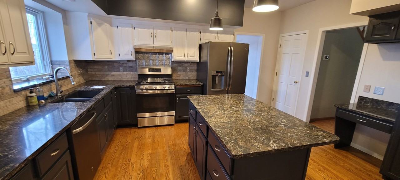 3615 Riverside Dr Ne - Photo 3 of 30