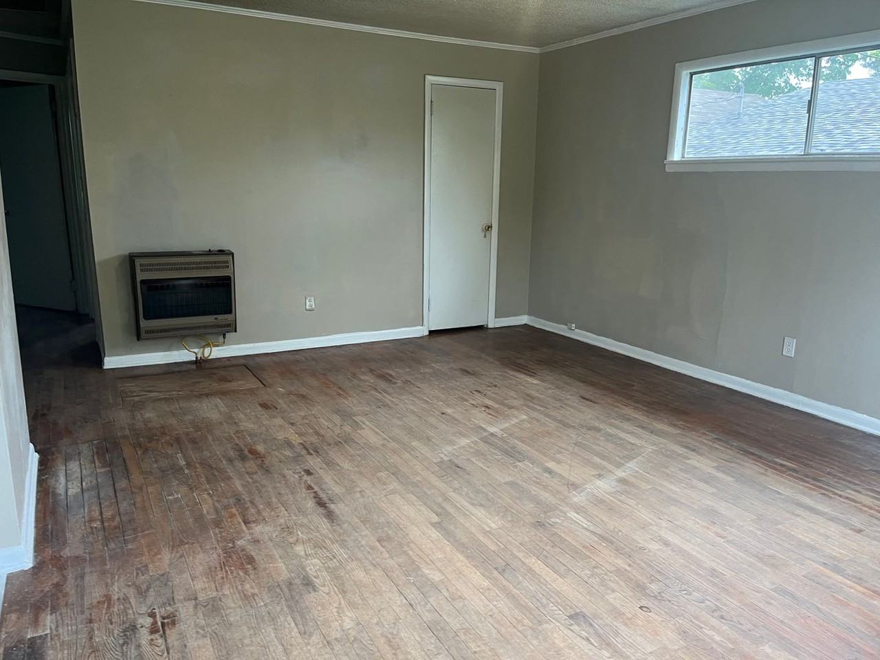 909 Belmont St - Photo 2 of 9