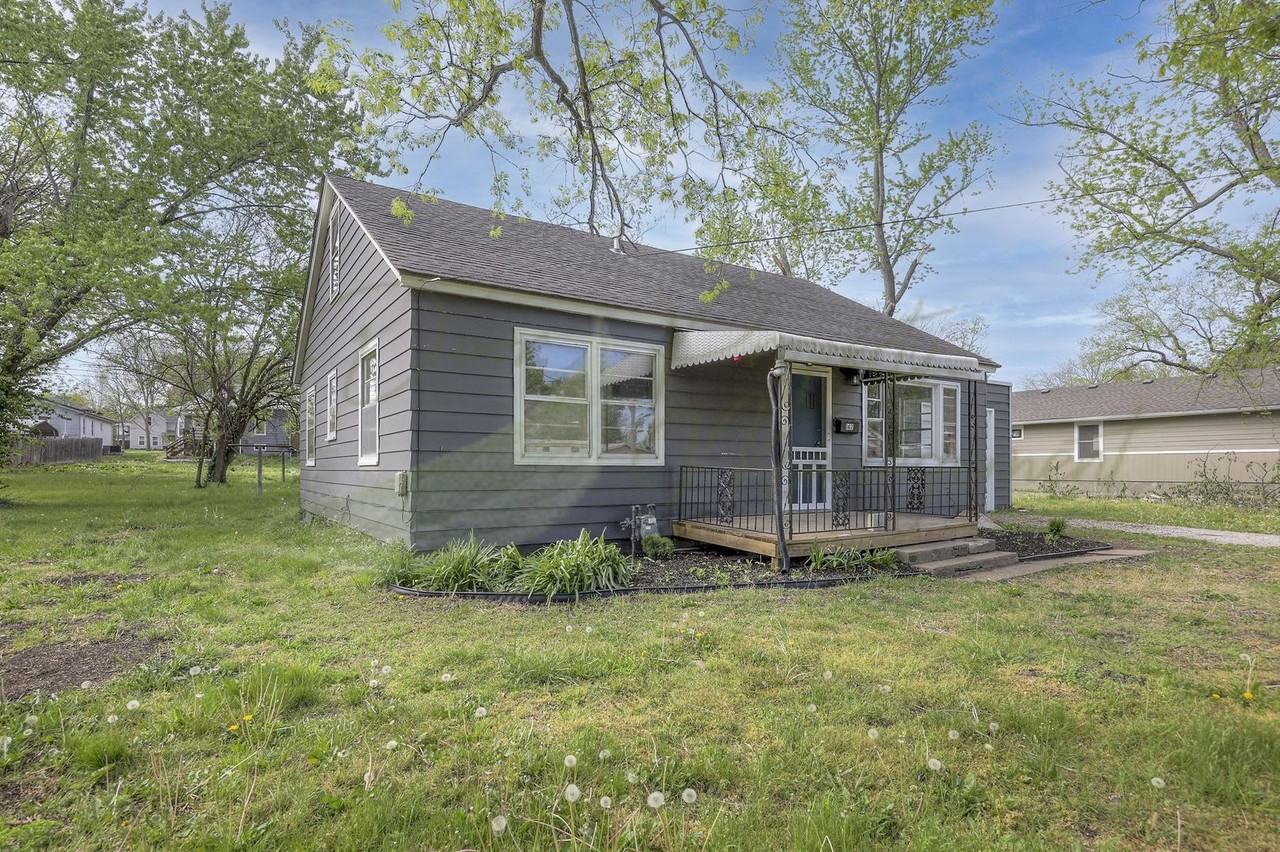 147 Parker Ave - Photo 2 of 15