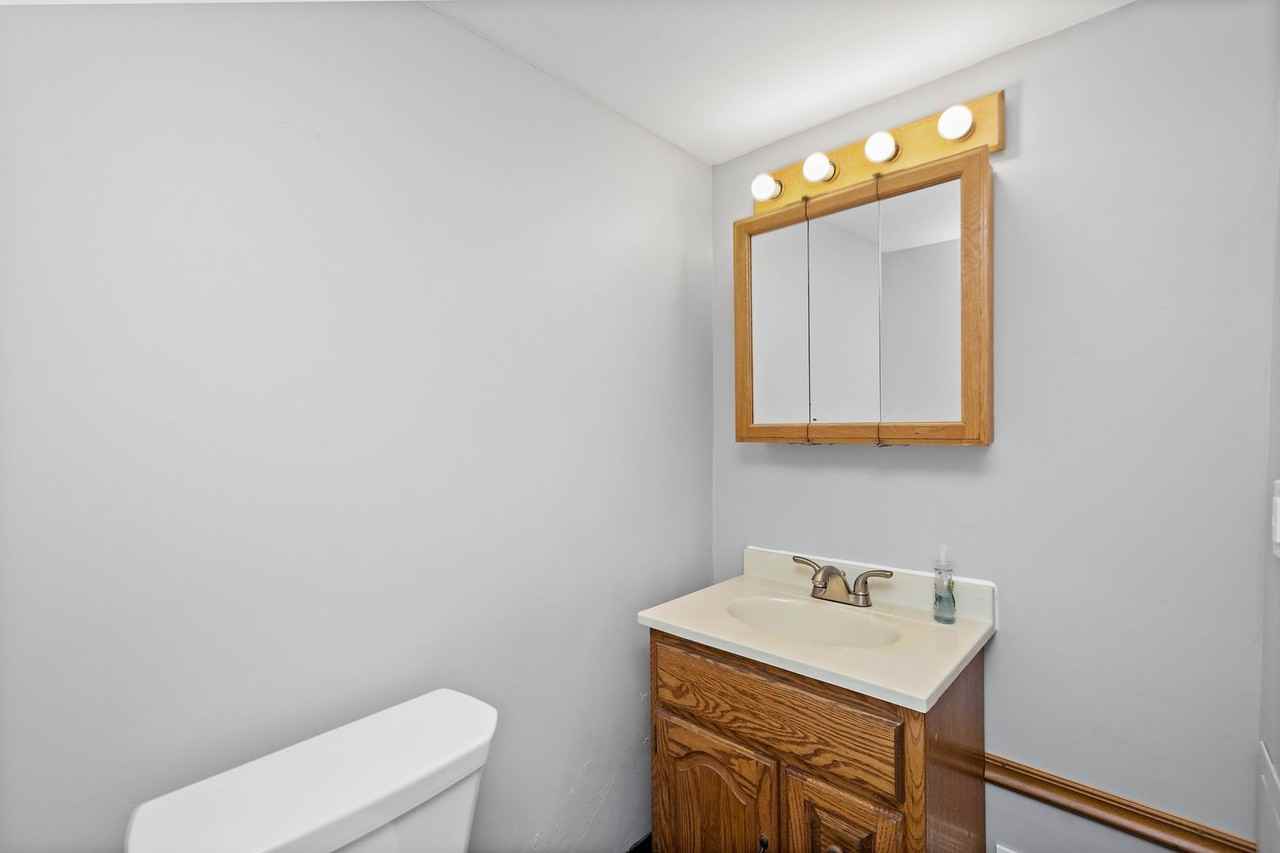 450 Center St - Photo 2 of 24