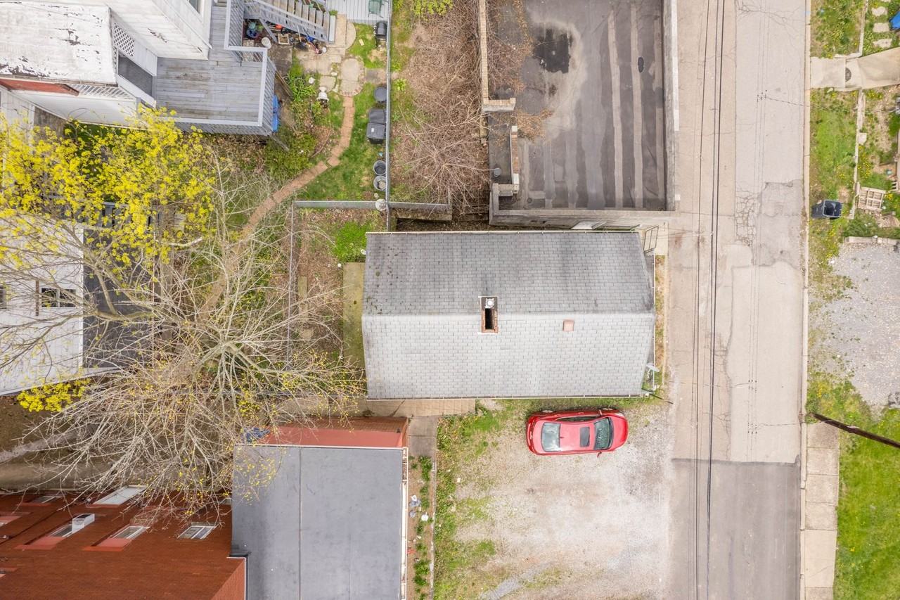 450 Center St - Photo 5 of 24