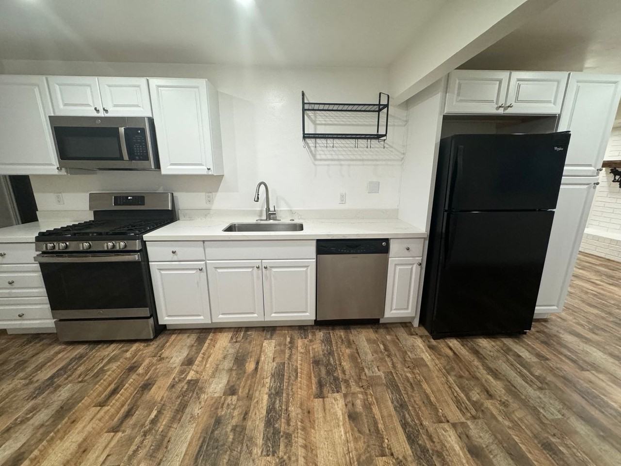 664 N 960 E - Photo 3 of 21