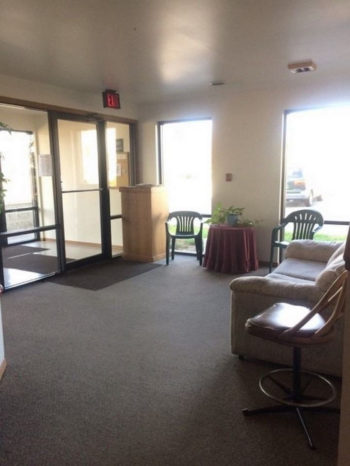 150 Memorial Circle - Photo 2 of 34