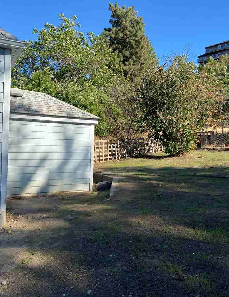 314 E 14th St - Photo 5 of 22