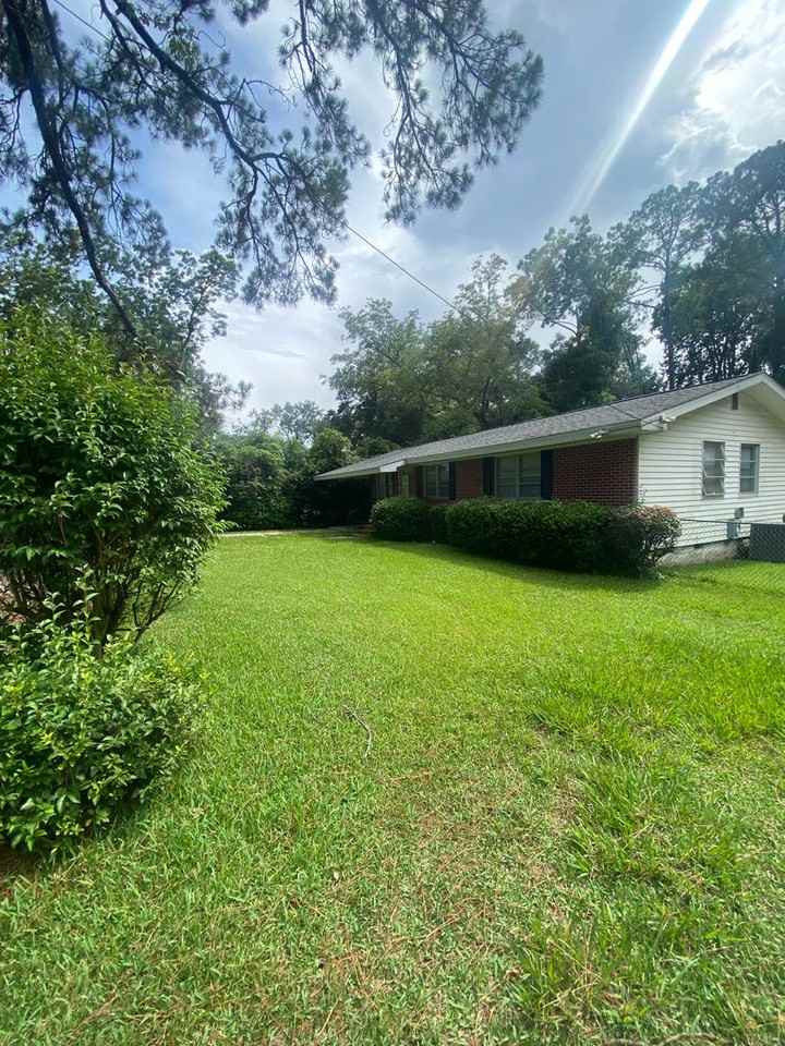 216 N Lipona Rd - Photo 2 of 37