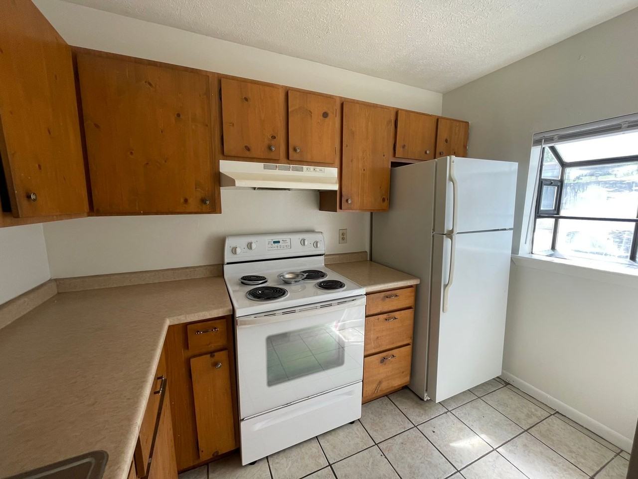 1430 Tenbury Dr - Photo 4 of 8