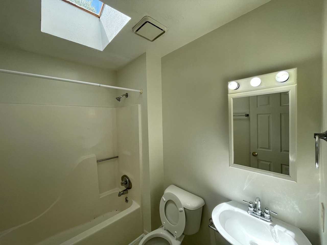1430 Tenbury Dr - Photo 7 of 8