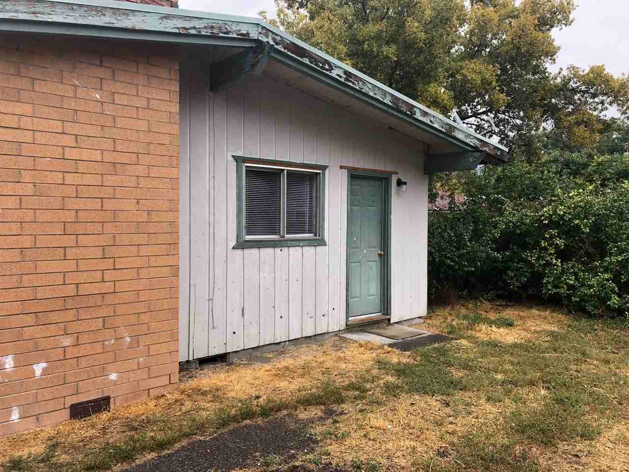 1229 Division St - Photo 2 of 7