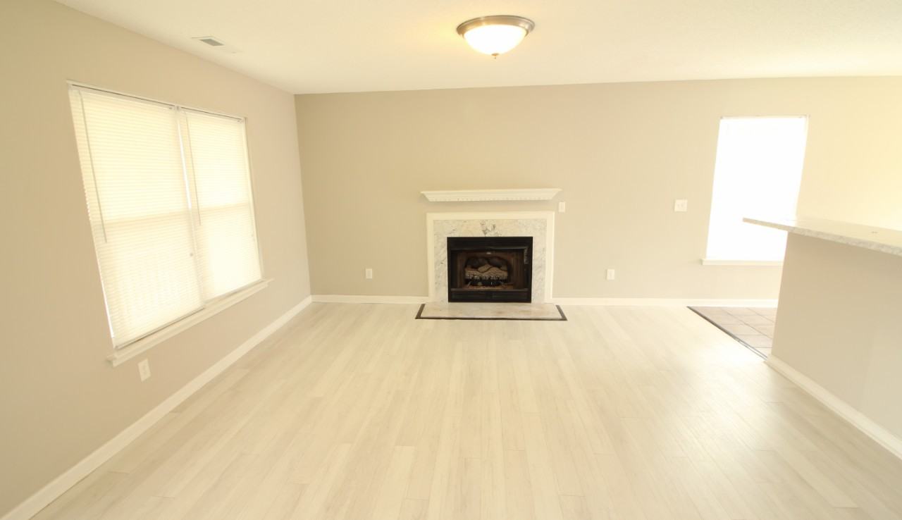 3607 Thornwood Dr - Photo 3 of 13