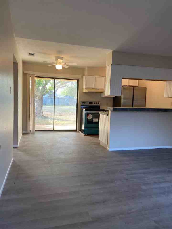 506 Pecan St - Photo 2 of 8