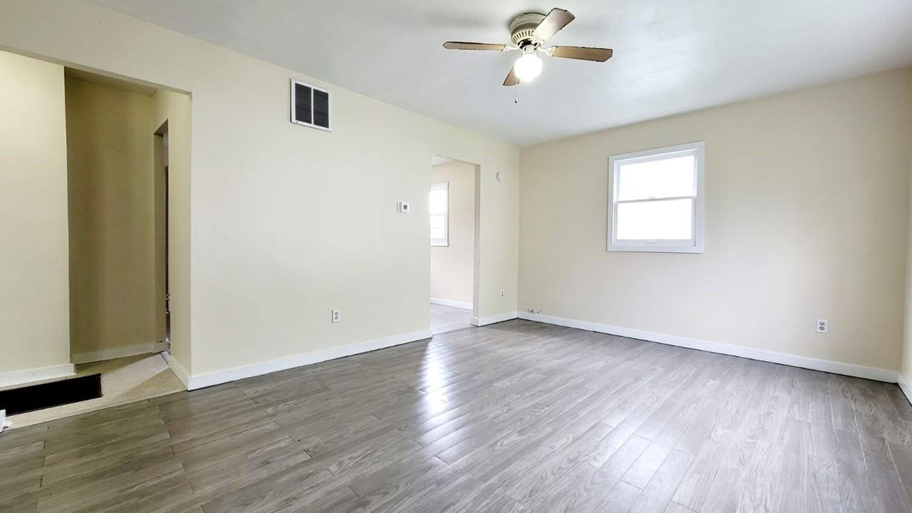 529 S Kenmore St - Photo 5 of 13