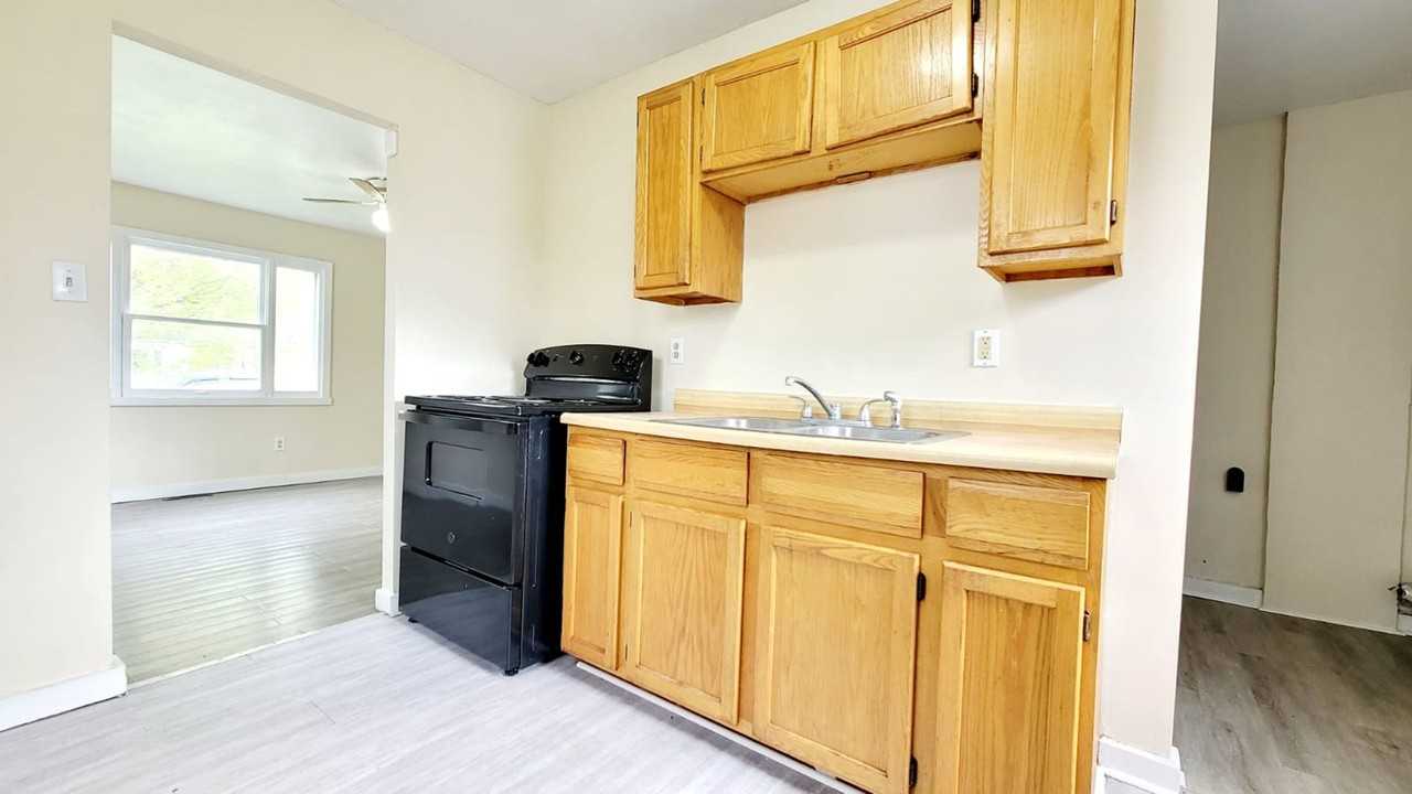 529 S Kenmore St - Photo 6 of 13