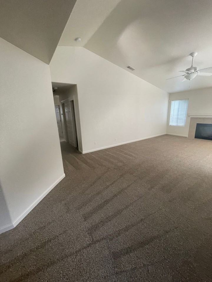 747 Savignon Blanc Ct - Photo 4 of 48