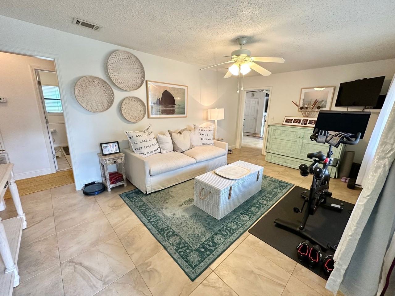 438 Lincoln Ave - Photo 3 of 17