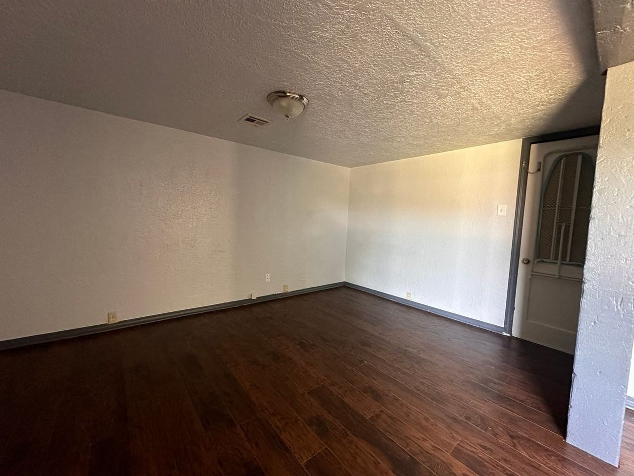 2805 Nw 19th St - Photo 6 of 11