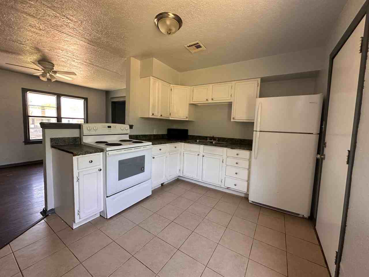 2805 Nw 19th St - Photo 7 of 11