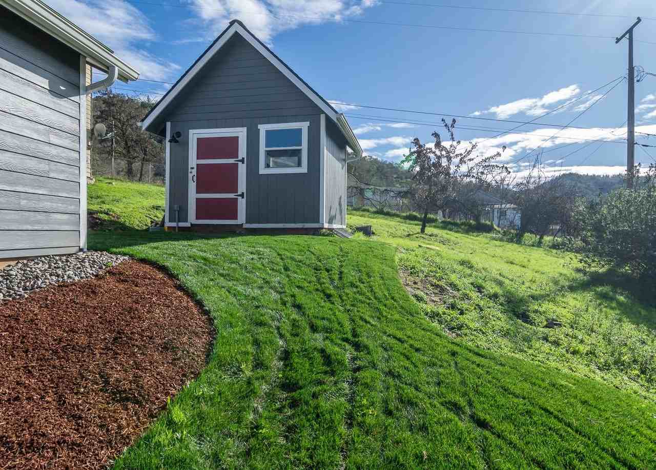 1719 Se Giles St - Photo 3 of 11