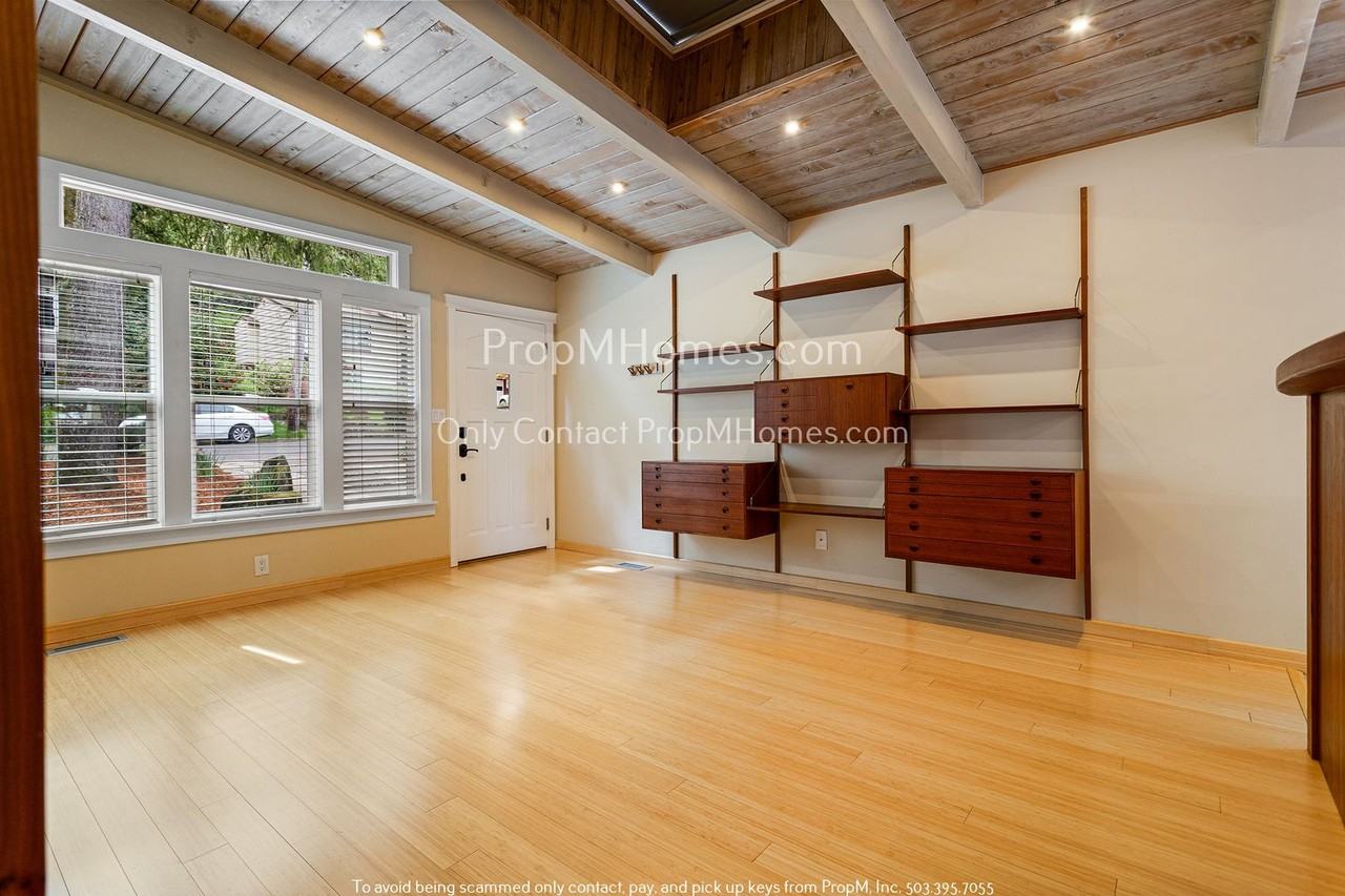 1017 Hemlock St - Photo 3 of 31